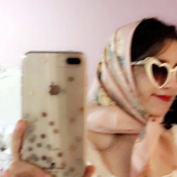 Meet your Posher, Vanessa - Picture 2 of 2